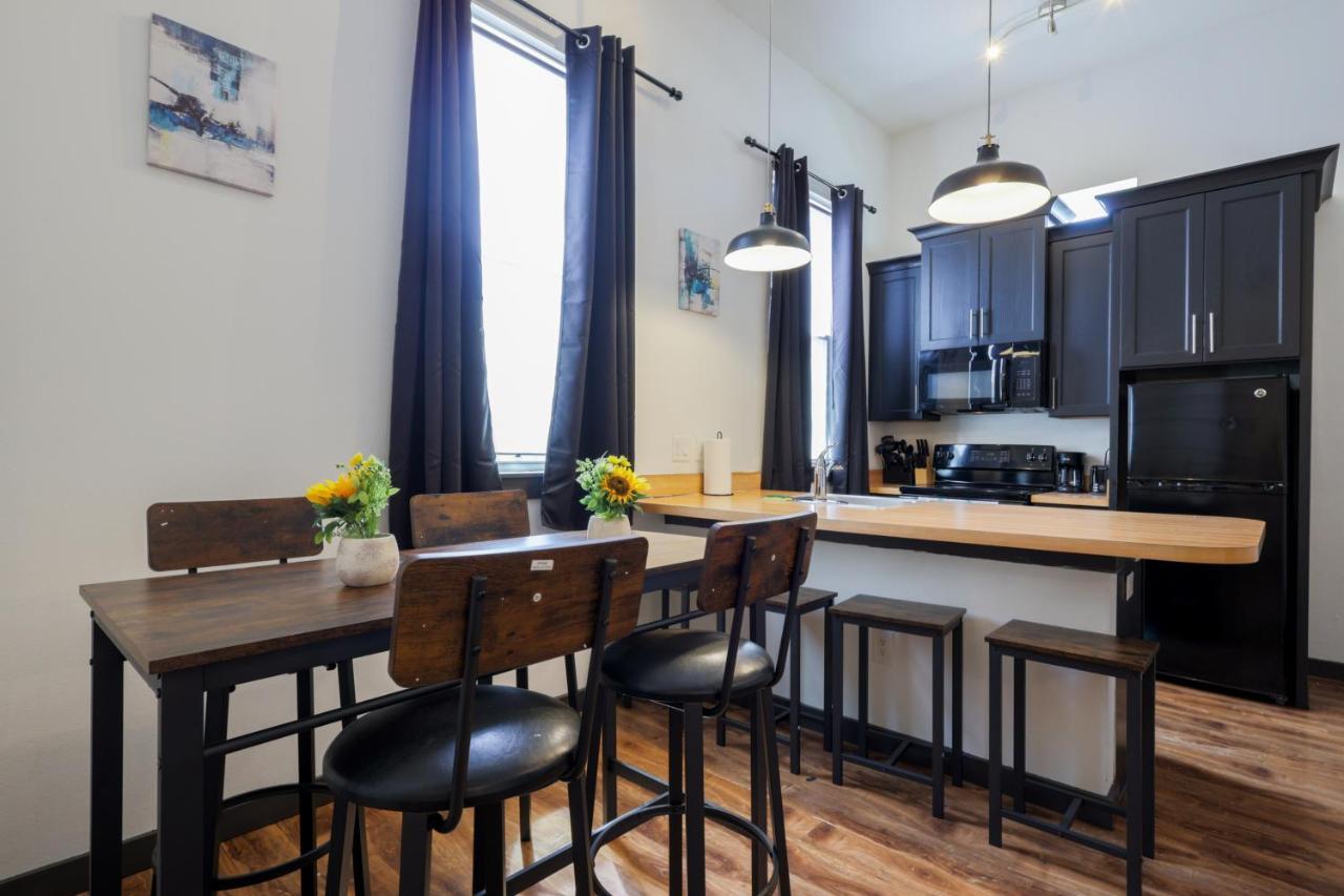 Old West Studio Lofts West Тампа Экстерьер фото