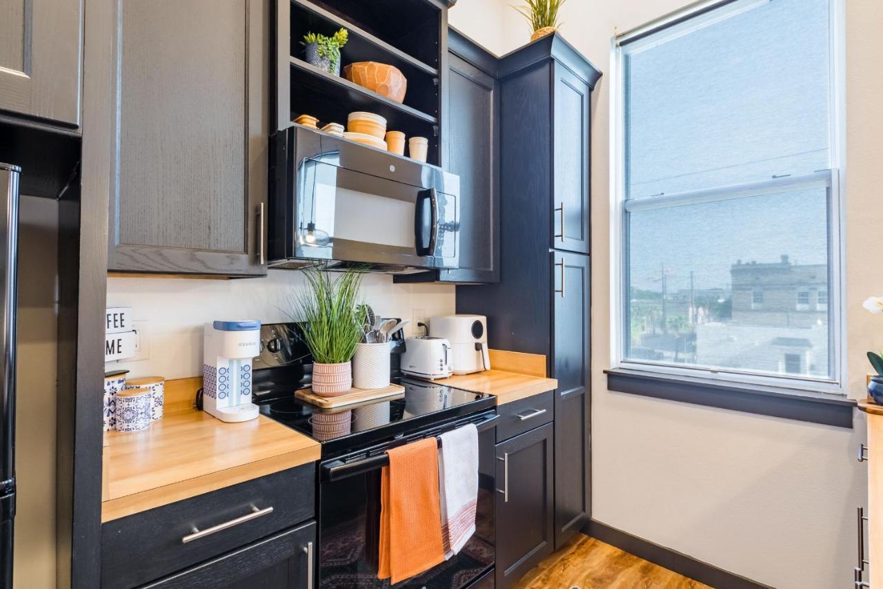 Old West Studio Lofts West Тампа Экстерьер фото